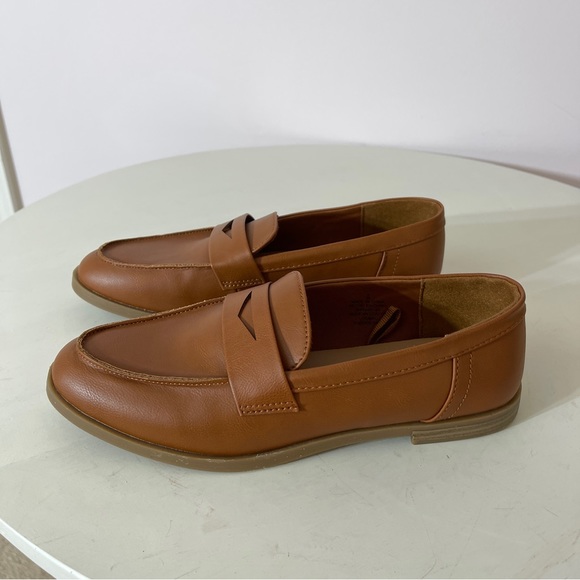 Old navy Faux-Leather Penny Loafer Shoes for Women - Picture 3 of 15